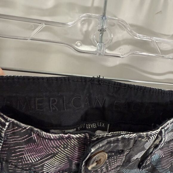 American Eagle Shorts Men's 30 Black Floral Hawaiian Chino Next Level Stretch - Picture 5 of 11